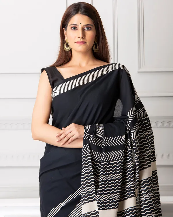 Linear_Black_Cotton_Linear_Hblock_Print_Mulmul_Saree_For_Women